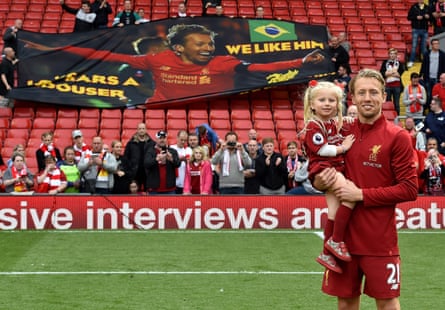 Lucas Leiva is saluted by Liverpool fans at the end of the 2016-17 season
