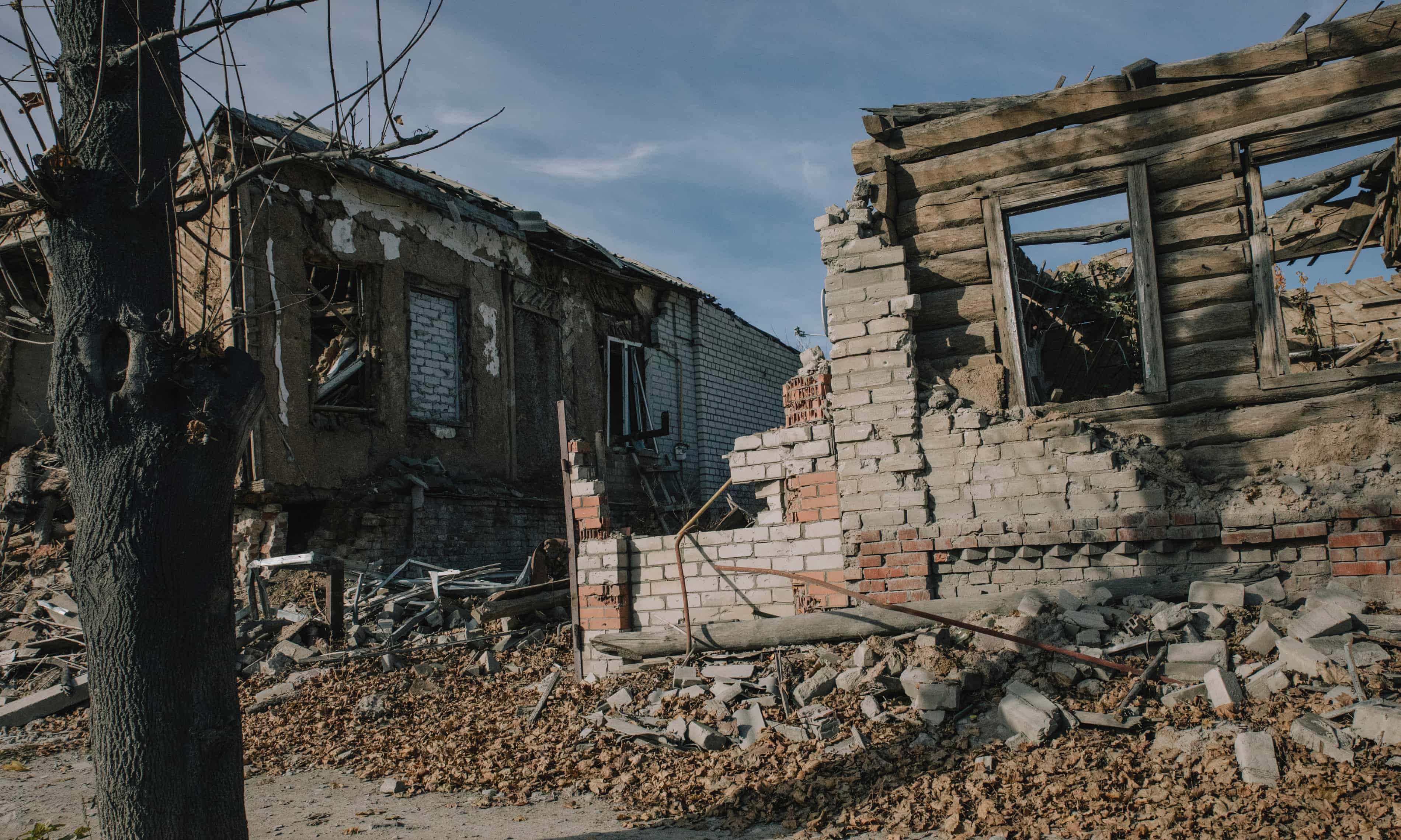 ‘Inside we are screaming’: Kupiansk trembles as Russian forces close in again (theguardian.com)