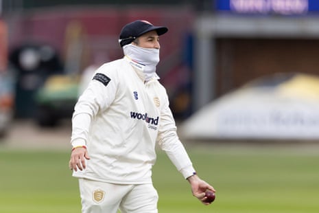 एसेक्स बनाम समरसेट, सरे बनाम लीसेस्टरशायर, और बहुत कुछ: काउंटी क्रिकेट, दूसरा दिन – लाइव