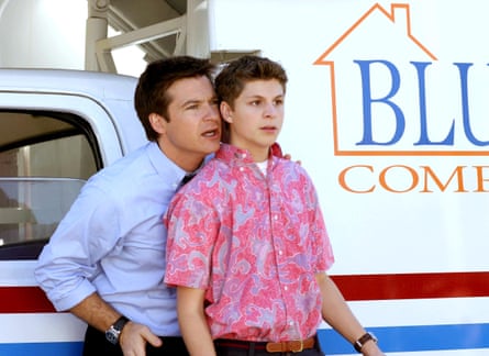 Cera dengan Jason Bateman dalam serial TV Arrested Development.