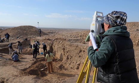 Archaeologists and workers excavate the ancient Sumerian city of Girsu, located in modern-day Tello, Iraq