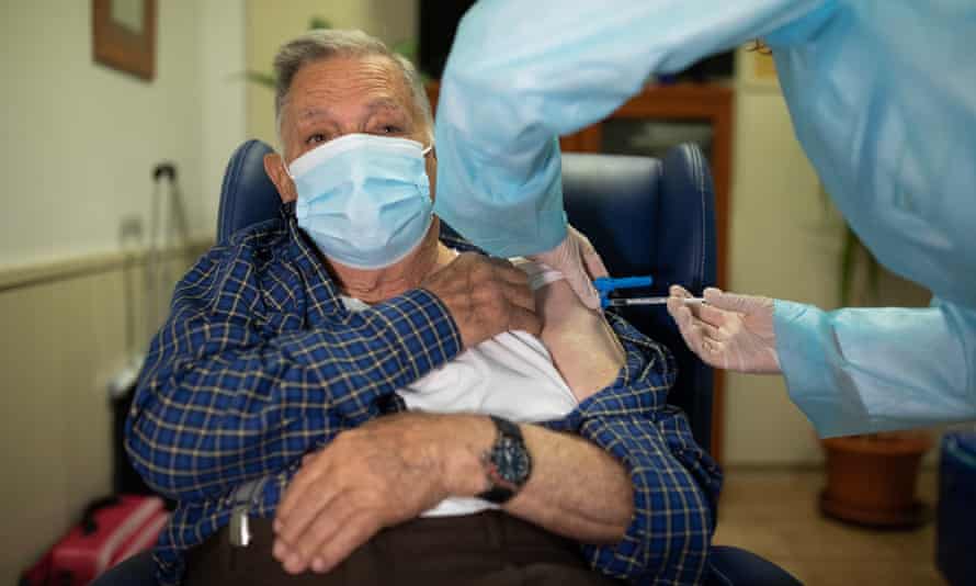 Spain will register people who refuse Covid vaccine, says health minister |  Coronavirus | The Guardian