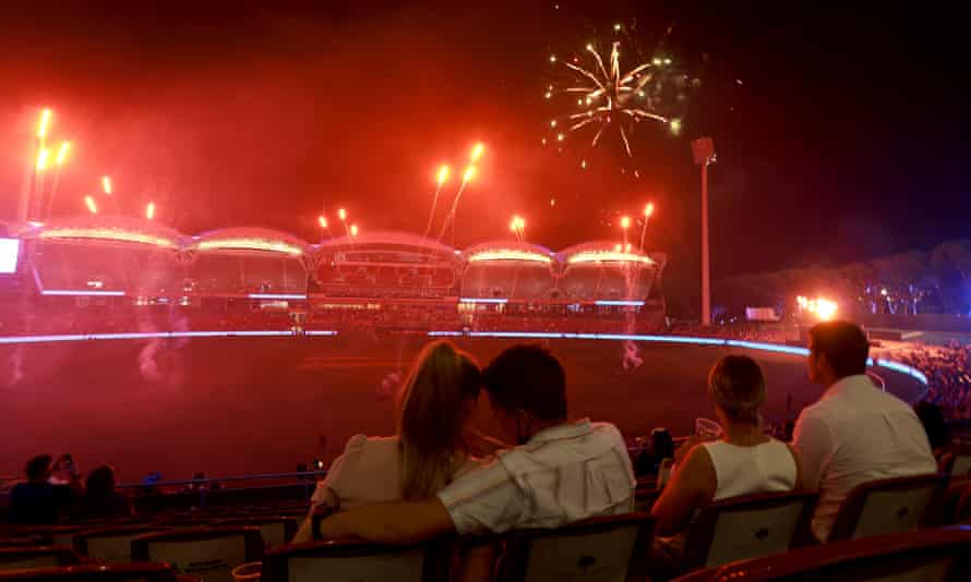 Feux d'artifice du Nouvel An sur Adelaide Oval après un match T20