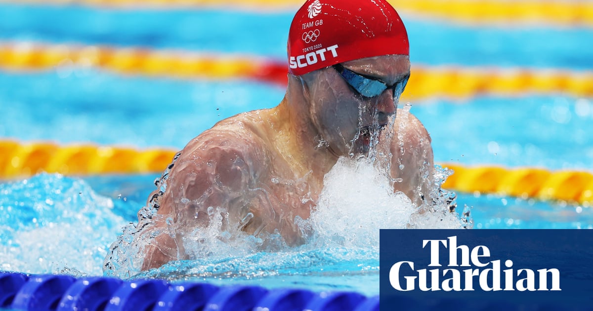 Team GB: Duncan Scott stays calm to qualify for 200m individual medley final
