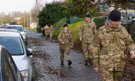 Les troupes se présentent au ministère de l'Intérieur à Folkestone pour être formées comme police des frontières avant la grève