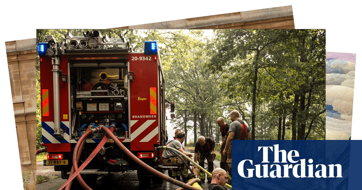 Wildfire fighting and wildflower harvesting: photos of the day – Tuesday