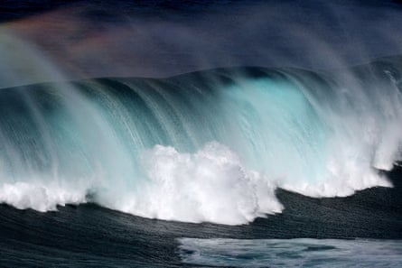 Large waves on Tamarama beach in Sydney