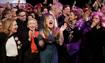 Heidi Reichinnek claps and smiles while celebrating results