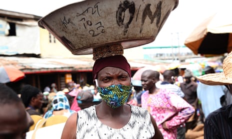 A Lagos resident carrying a bowl on her head at market