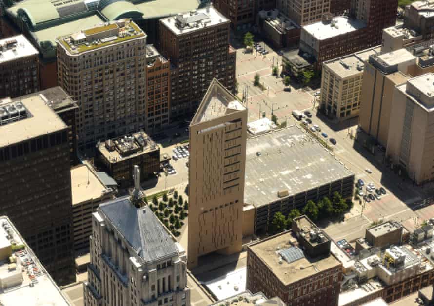 The 28-storey Metropolitan Correctional Center, Chicago, which has a rooftop exercise yard and narrow 5-inch-wide windows.