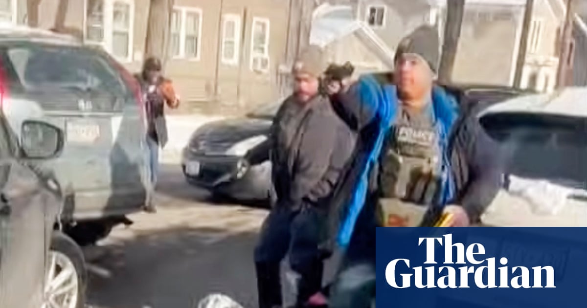 ICE meets snow as midwesterners fight back against Trump immigration raids | ICE (US Immigration and Customs Enforcement) ICE meets snow as midwesterners fight back against Trump immigration raids | ICE (US Immigration and Customs Enforcement)