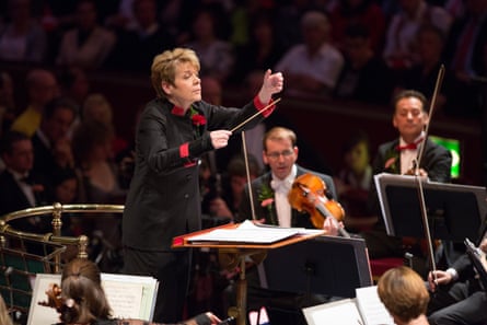 Marin Alsop conducts the BBC Concert Orchestra at the Last Night of the Proms, 2013.