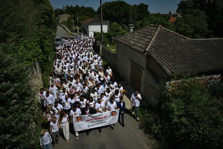 The march seen from above, with everyone dressed in white
