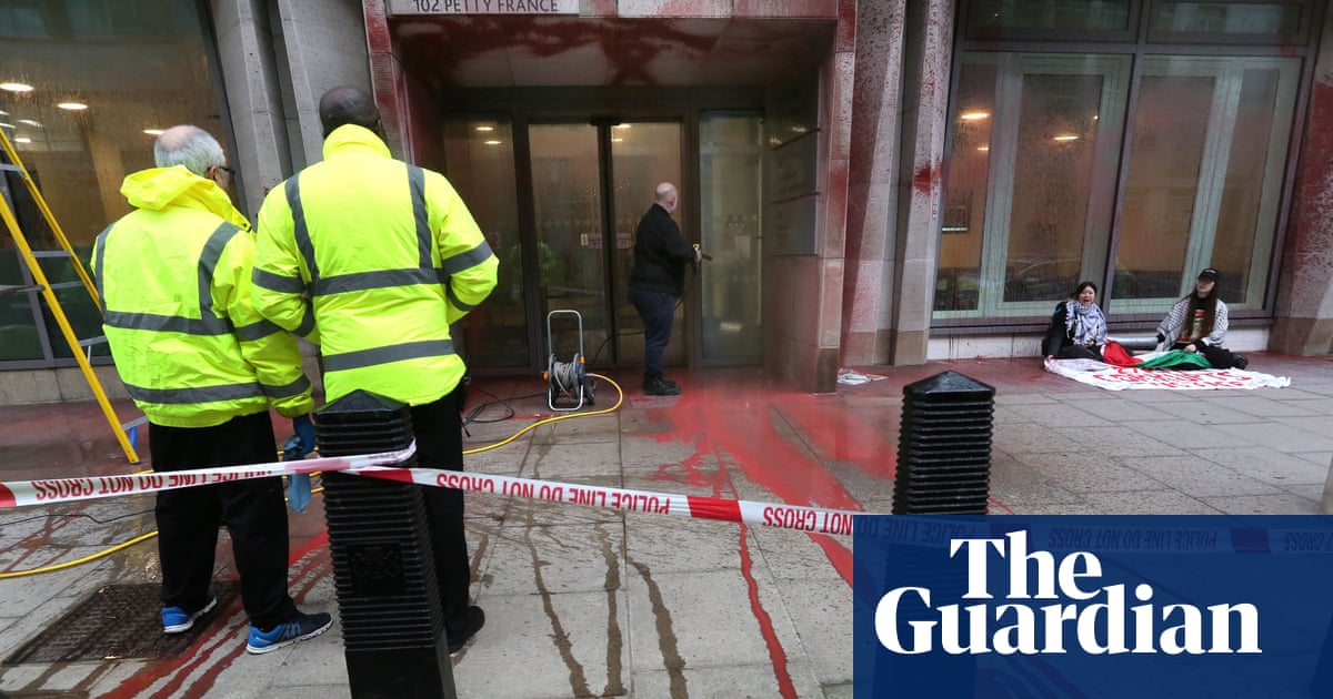 Pro-Palestine activists daub MoJ building with red paint in protest over hunger strikers