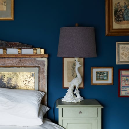 La chambre principale est peinte en Bleu Aubusson.