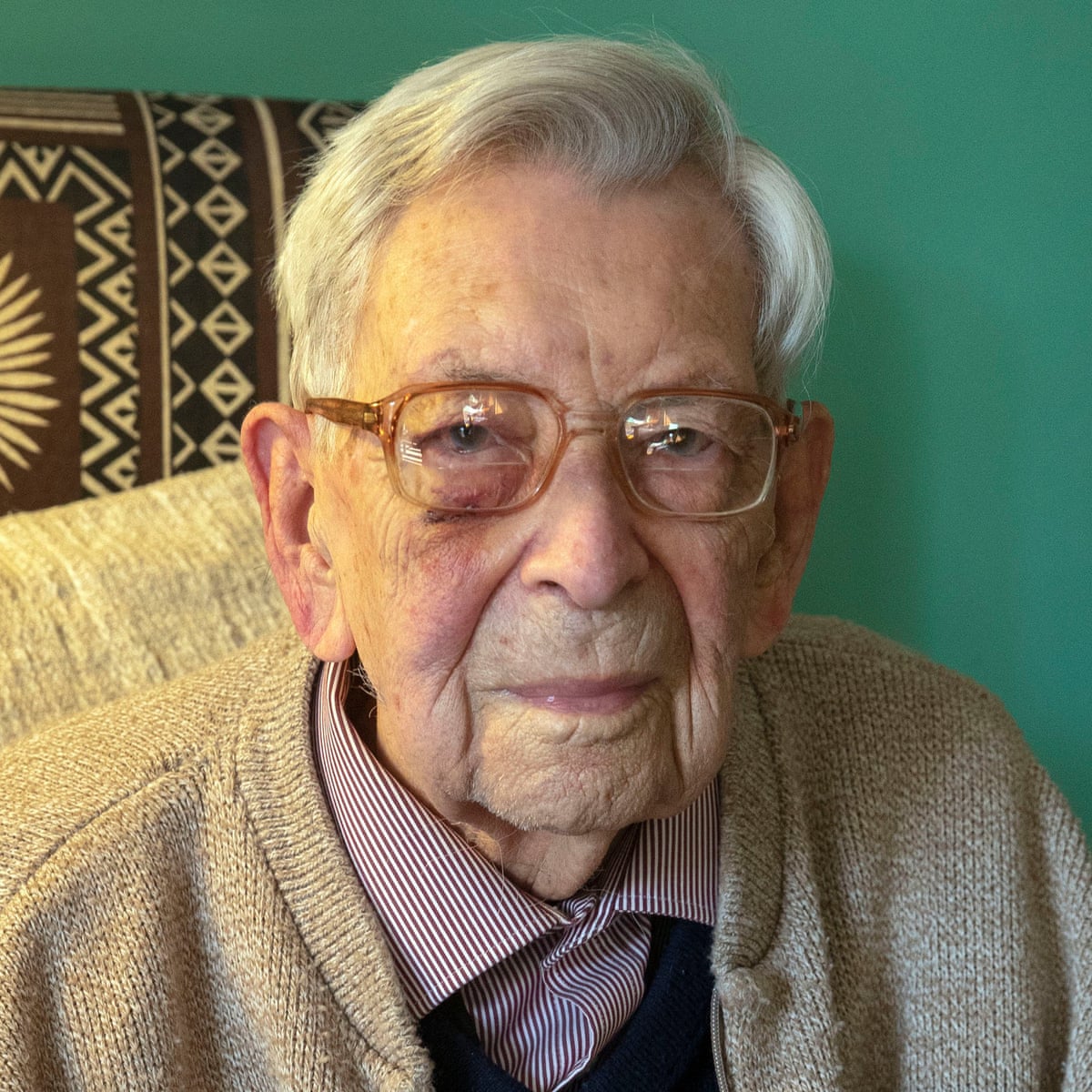 World S Oldest Man Dies In Hampshire Aged 112 Uk News The Guardian