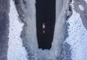 Shenyang, ChinaA man swims in a partly frozen lake with a temperature of -20º celsius in China’s northeastern Liaoning province.