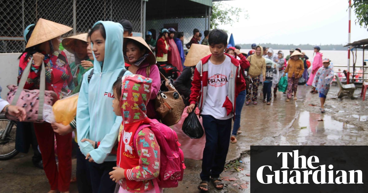 Typhoon Tembin heads for Vietnam after battering Philippines