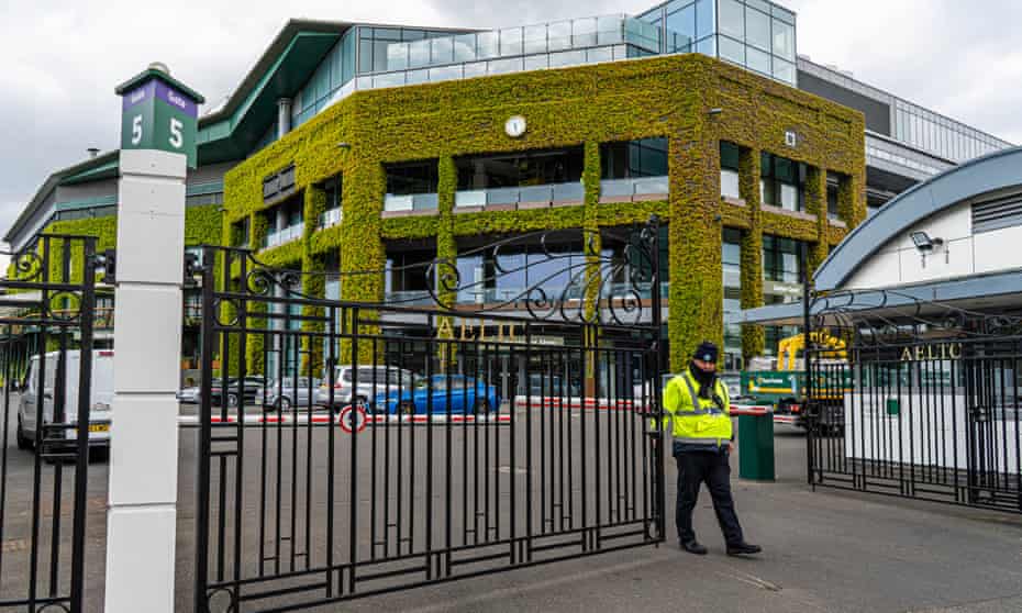 The All England Lawn Tennis and Croquet Club has banned Russian players from competing at Wimbledon this year.