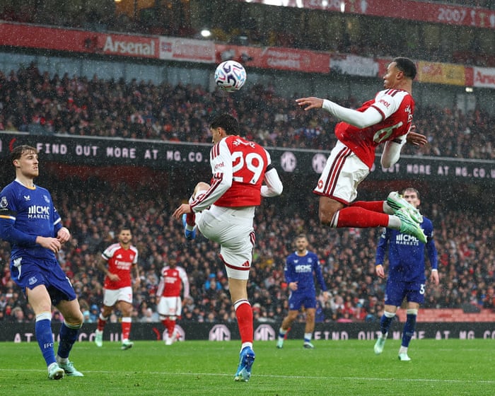 Clinical Arsenal earn precious win against Everton thanks to Konsa and Gabriel