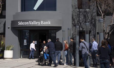 Customers lining up outside Silicon Valley Bank