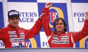 Los compañeros de equipo Ayrton Senna (izquierda) y Alain Prost celebran aquí, pero tuvieron una rivalidad frenética en McLaren a fines de la década de 1980.