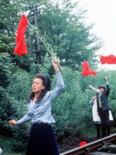 Jenny Agutter, Gary Warren and Sally Thomsett in the 1970 film of E Nesbit’s story.