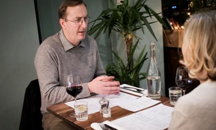 جورج وفيونا على طاولة المطعم