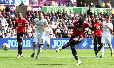 Romelu Lukaku doubles Manchester United’s lead.
