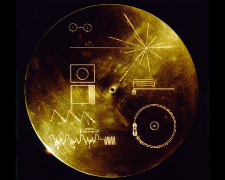 The Golden Record cover shown with its extraterrestrial instructions.