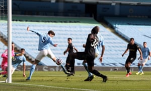 Manchester City 2-1 West Ham: Premier League – as it happened | Football 8 West Ham United’s Michail Antonio scores their sides first goal to level the score at 1-1.