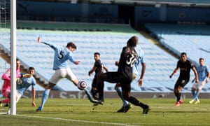 West Ham United’s Michail Antonio scores their sides first goal to level the score at 1-1.