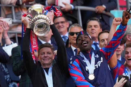 Oliver Glasner lifts the FA Cup