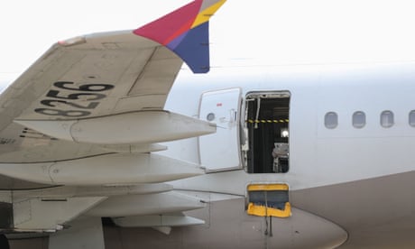 Wind buffets plane passengers as door opened on flight in South Korea