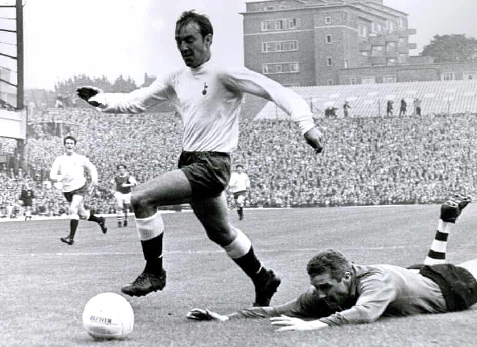 Jimmy Greaves en action pour Tottenham lors de la saison 1967-68.