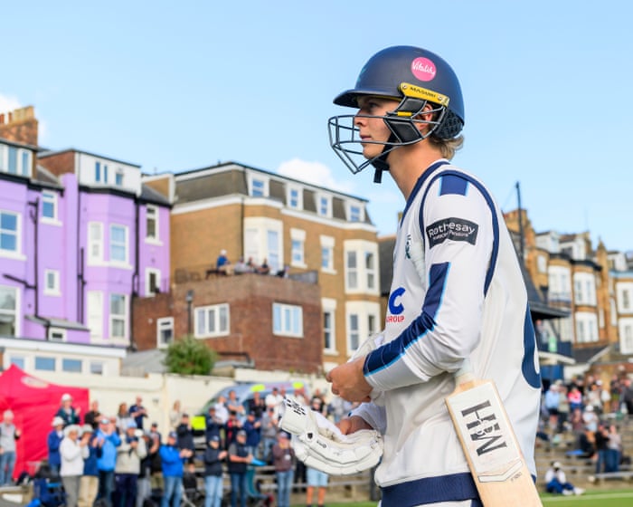 Nottinghamshire v Somerset, Yorkshire v Warwickshire, and more: county cricket, day two – live