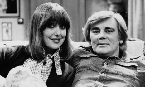 Tony Booth as Mike Rawlins with Una Stubbs as his wife, Rita, in an episode of Till Death Us Do Part.