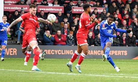 Kelechi Iheanacho squeezes Leicester past Walsall and into FA Cup fifth round