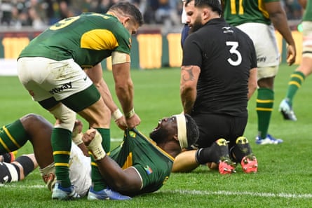 Siya Kolisi celebrates his try for the Springboks