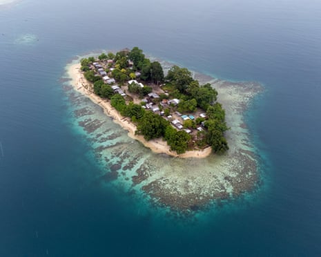 Covid Port Moresby, PNG<br>Disappearing islands climate change. Toruar Island in the Saposa Islands region of Bougainville is over-populated and the land mass is decreasing due to rising sea levels. Some people from Toruar island have begun relocating to mainland Bougainville.