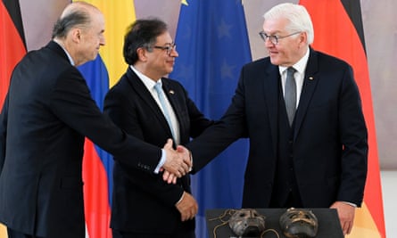 The Colombian foreign minister, Alvaro Leyva Duran, and president, Gustavo Petro, with the German president, Frank-Walter Steinmeier