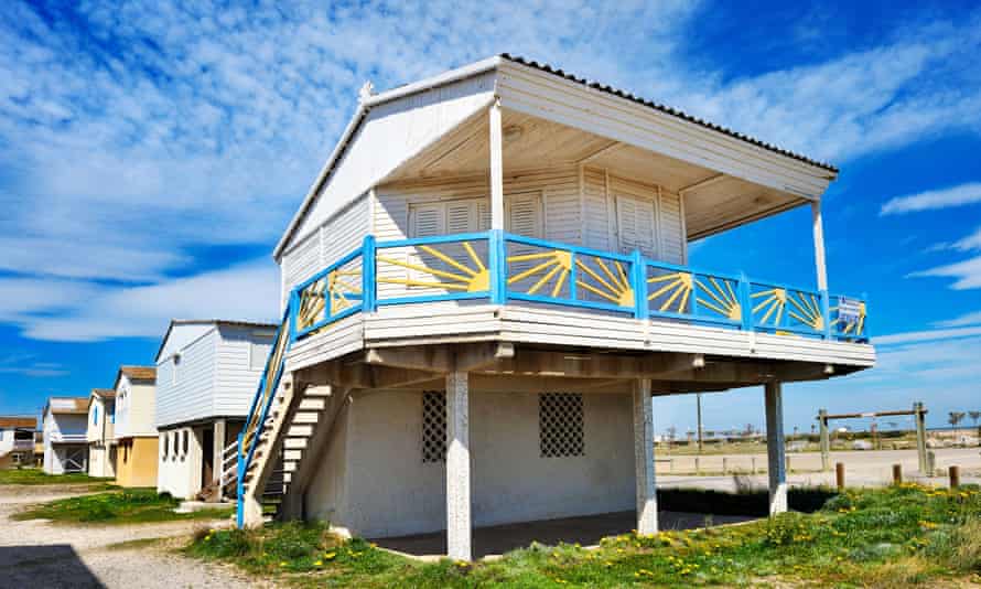 A wooden chalet in Gruissan.