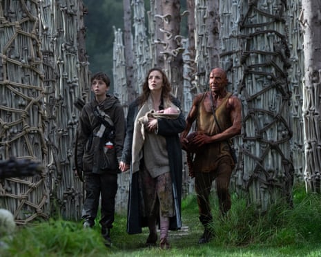 Alfie Williams, Jodie Comer and Ralph Fiennes in 28 Years Later.