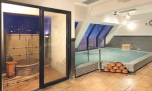 Hot spring baths at Maruko Hotel
