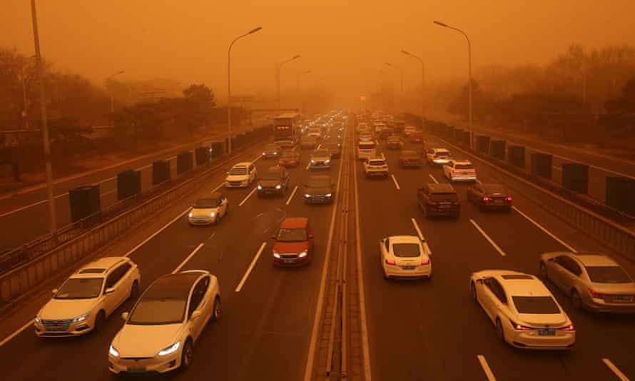 Traffic in a dust storm in Beijing