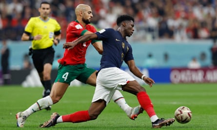 France plot new plan to stop Lionel Messi after Kanté’s 2018 masterclass | World Cup 2022 6 Aurélien Tchouaméni holds off Sofyan Amrabat as France beat Morocco to book their place in the World Cup final.