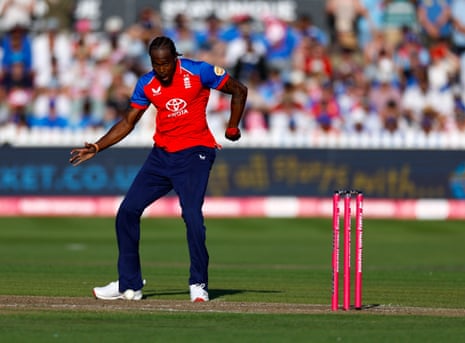 Jofra Archer pokes home from close range!