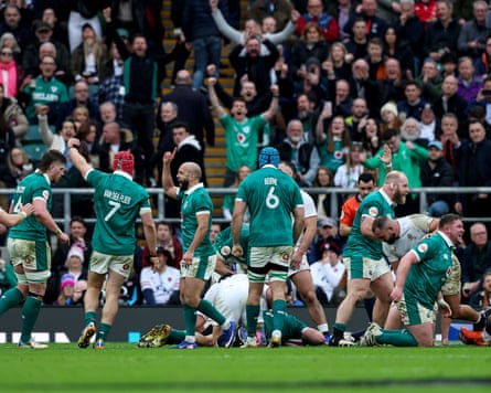 Dan Sheehan scores a try