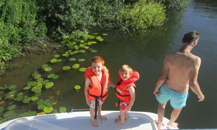 L'écrivain et ses fils.