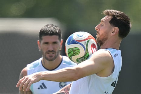 Lionel Messi training with Argentina. Rodrigo De Paul in the background.